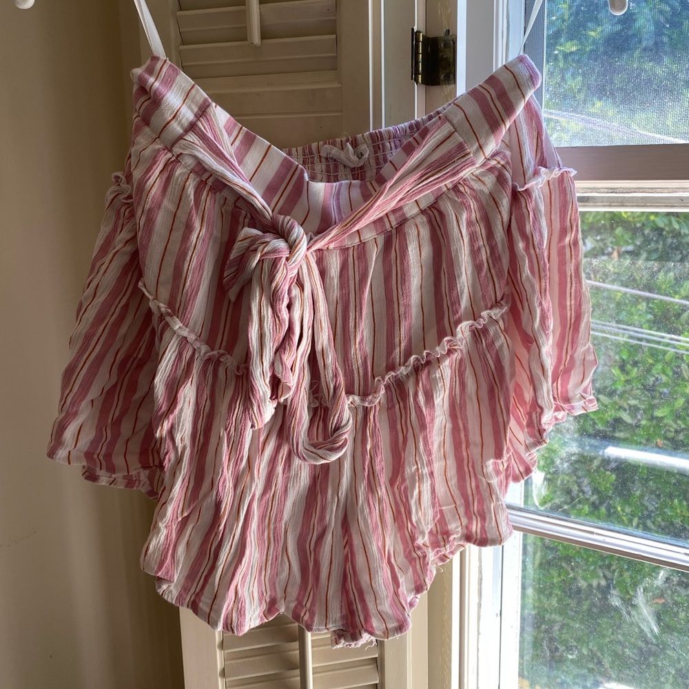 South moon under skirt never worn! Size medium.